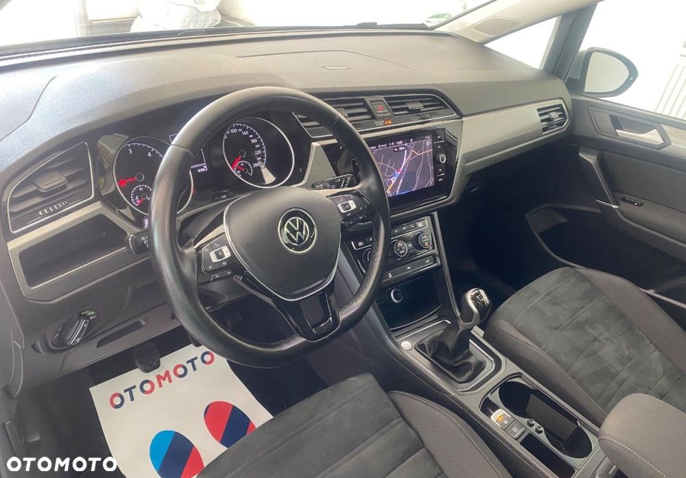 Volkswagen Touran - 9