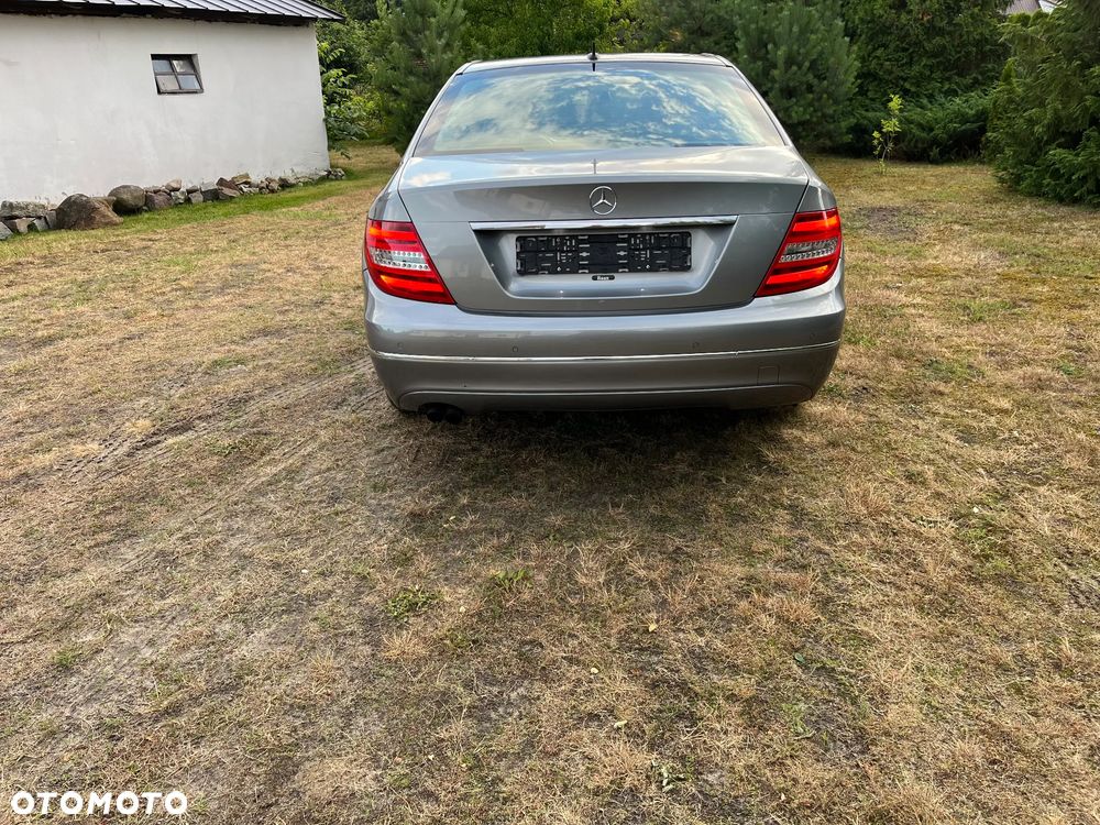 Mercedes-Benz Klasa C 180 CGI BlueEFFICIENCY Avantgarde - 16
