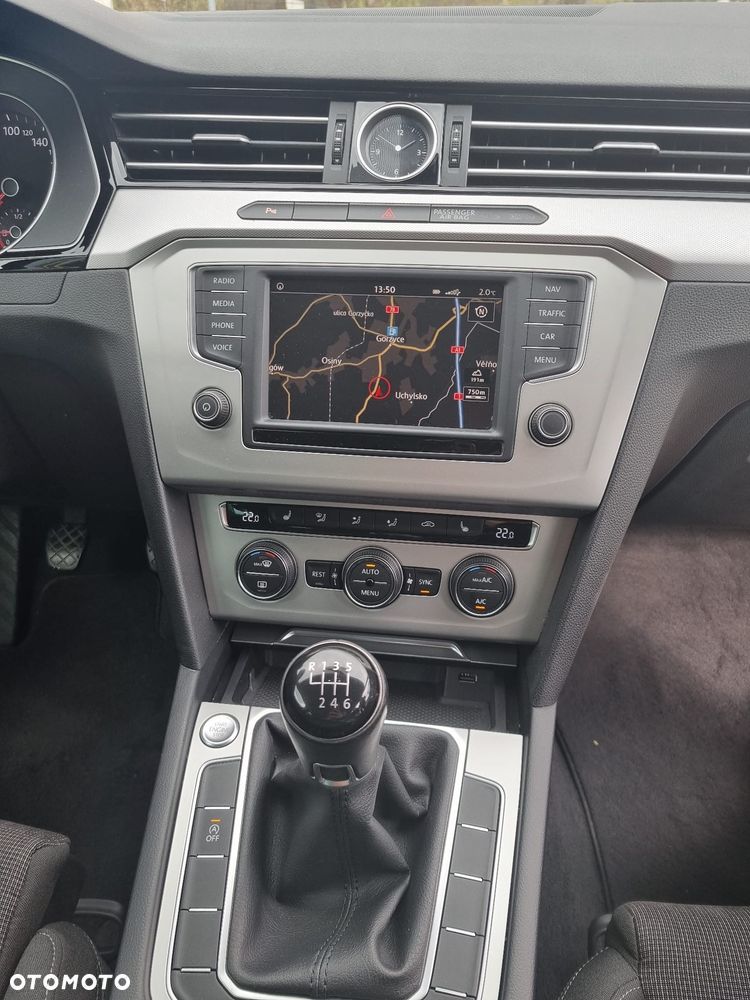 Volkswagen Passat Variant 2.0 TDI (BlueMotion Technology) Comfortline - 24