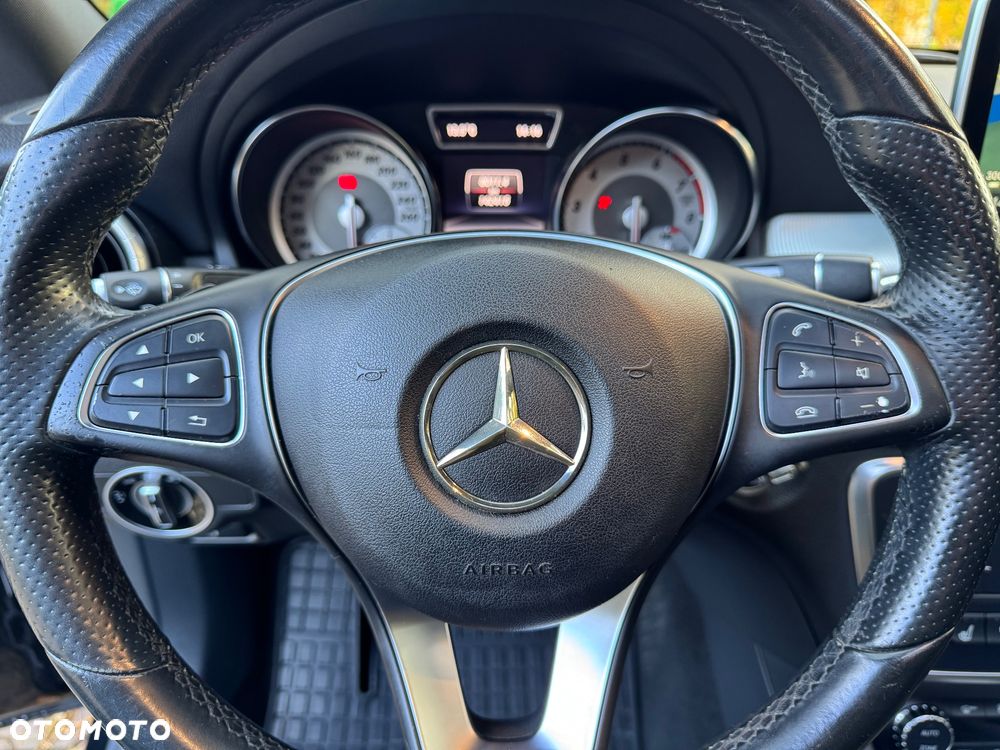 Mercedes-Benz CLA 200 7G-DCT - 22