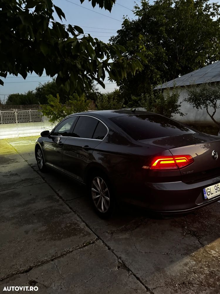 Volkswagen Passat 2.0 TDI (BlueMotion Technology) DSG Comfortline - 12