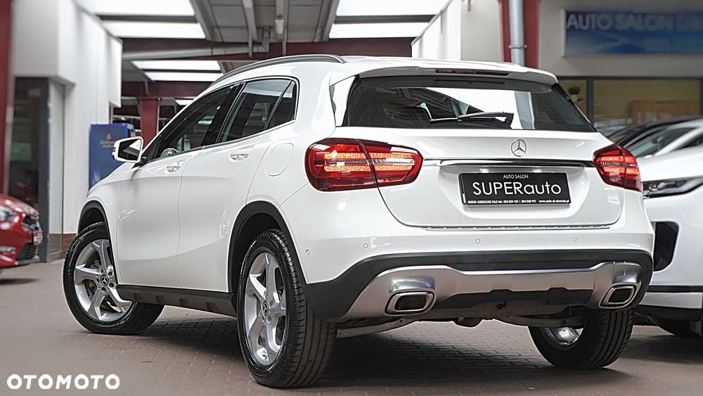 Mercedes-Benz GLA 200 7G-DCT - 9