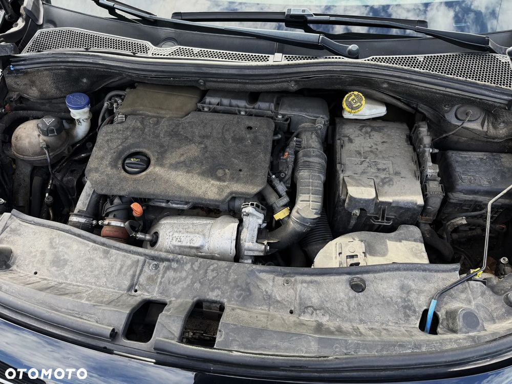 Peugeot 2008 BlueHDi 100 STOP & START Allure - 19