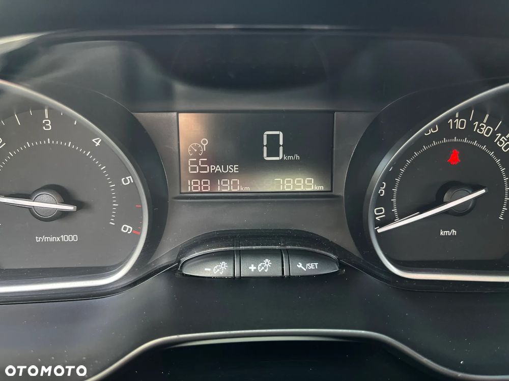 Peugeot 2008 - 24