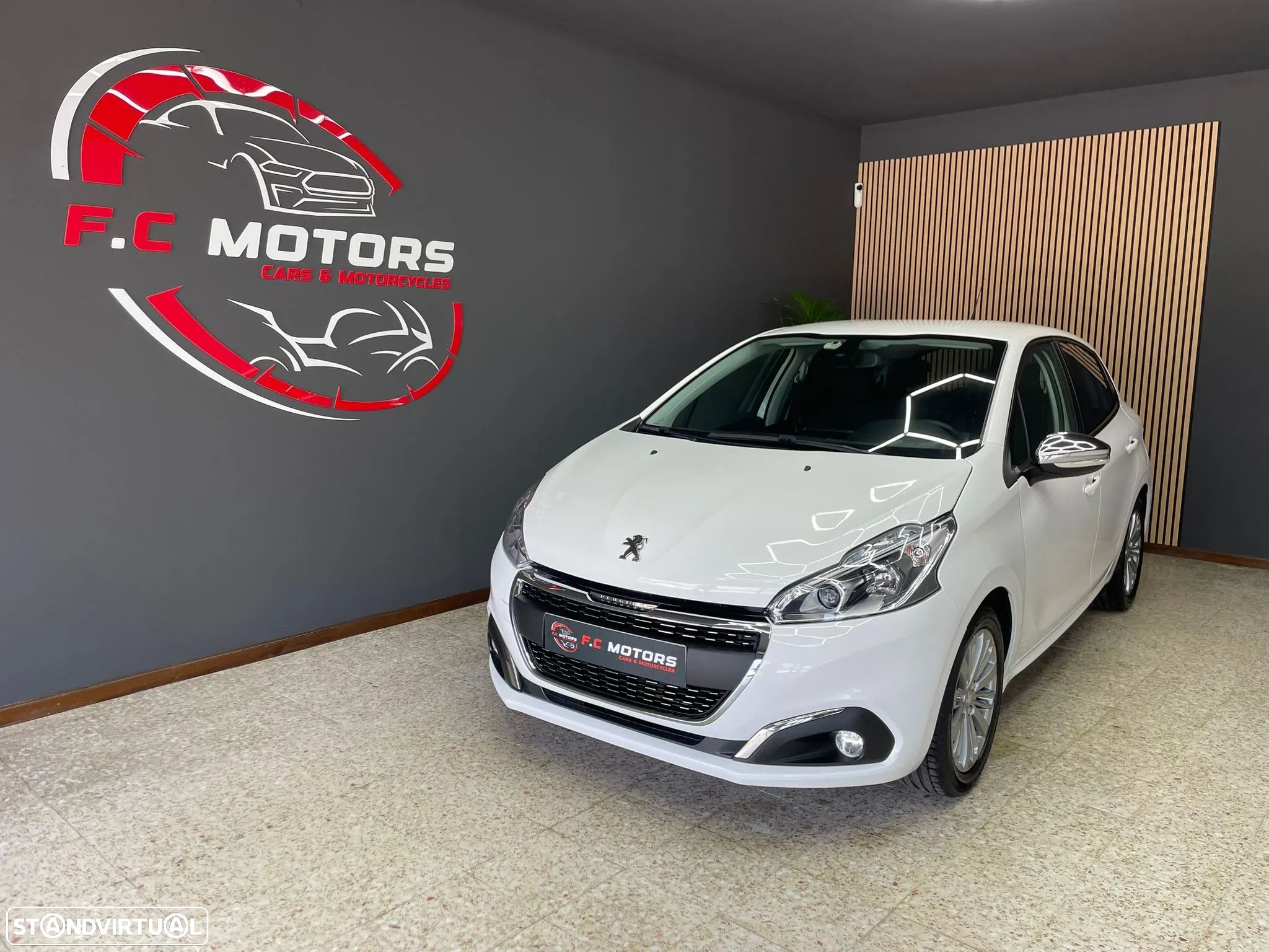Peugeot 208 - 1