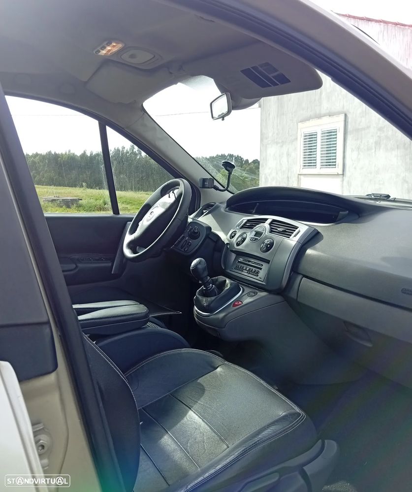 Renault Scénic 1.5 dCi Luxe - 2