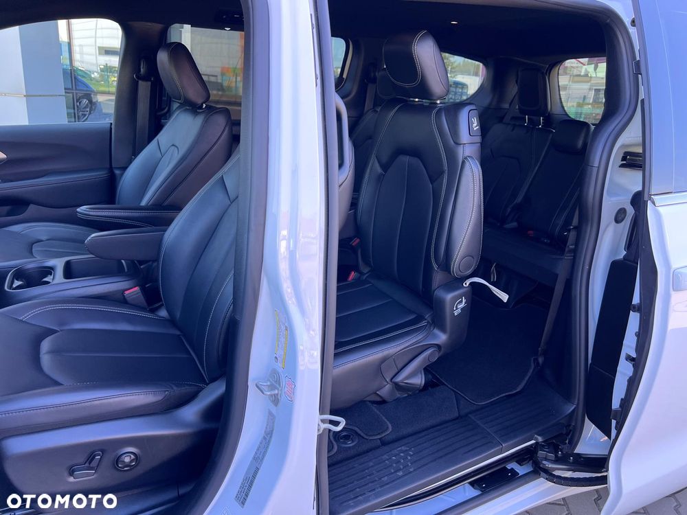 Chrysler Pacifica - 15