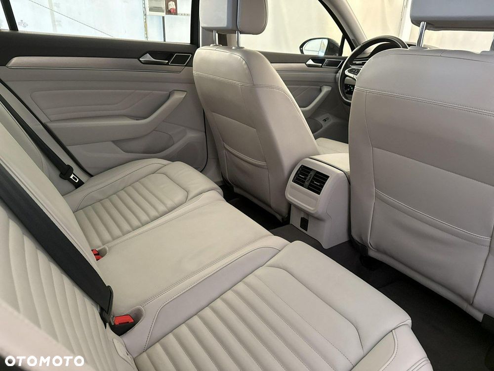 Volkswagen Passat - 21