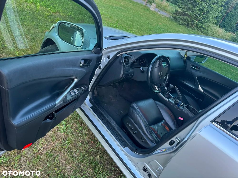 Lexus IS 220 D Prestige - 8