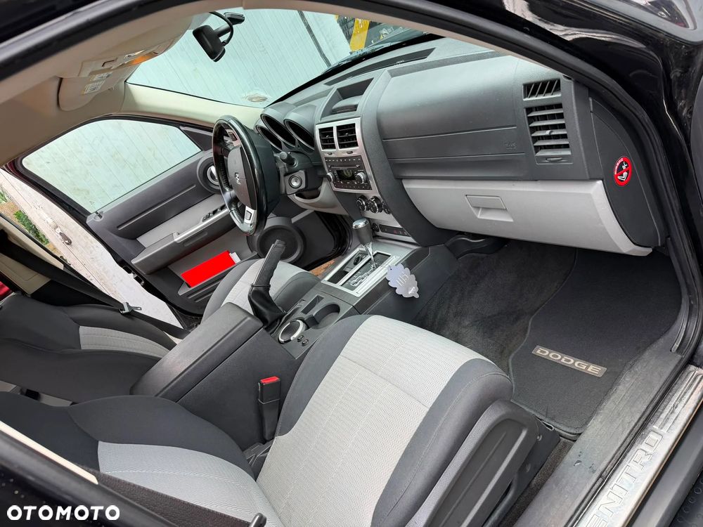 Dodge Nitro 2.8 CRD SXT - 11