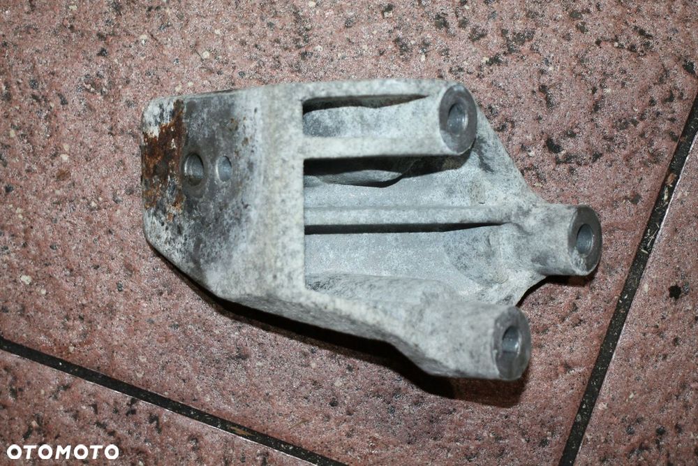 VOLVO XC90 4.4 V8 ŁAPA UCHWYT PODUSZKA MOCOWANIE - 1