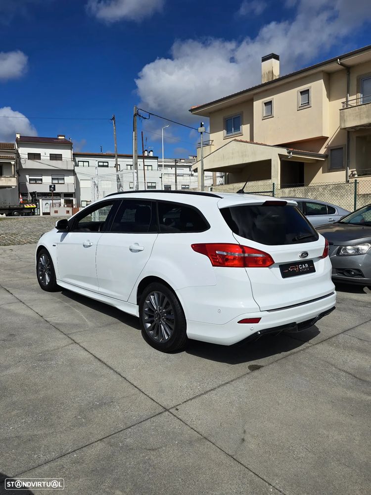 Ford Focus SW 1.0 EcoBoost S&S ST-LINE - 24