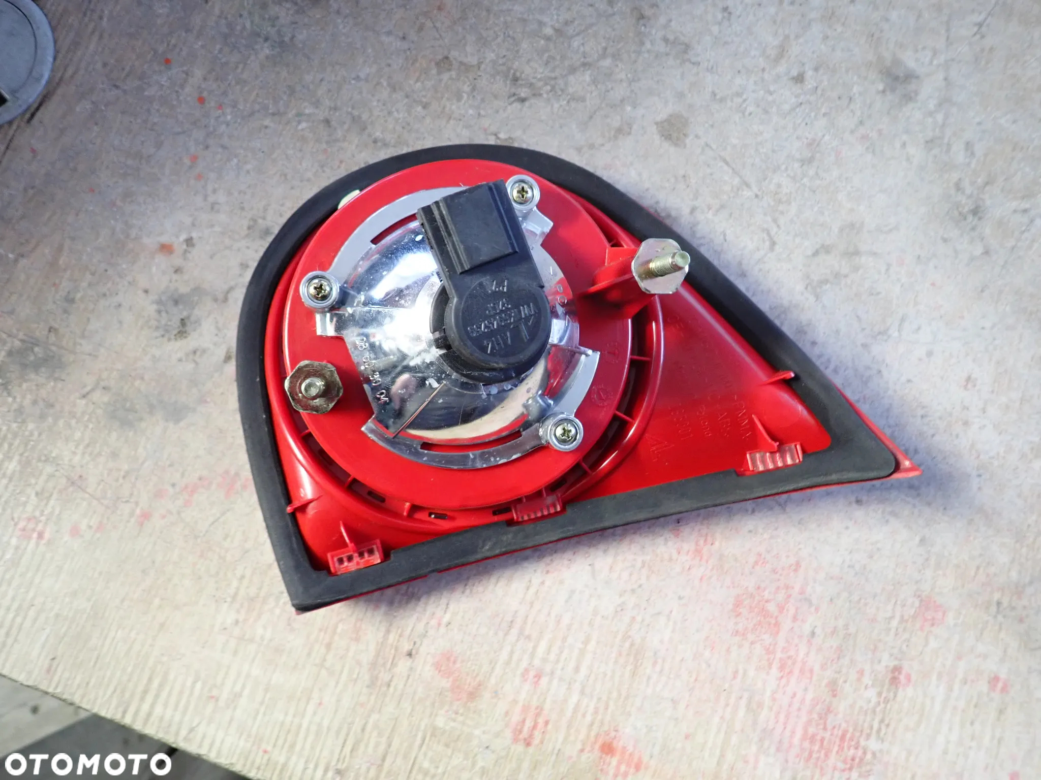 VOLKSWAGEN GOLF V LAMPA LEWY TYŁ W KLAPĘ 1K6945093F - 3