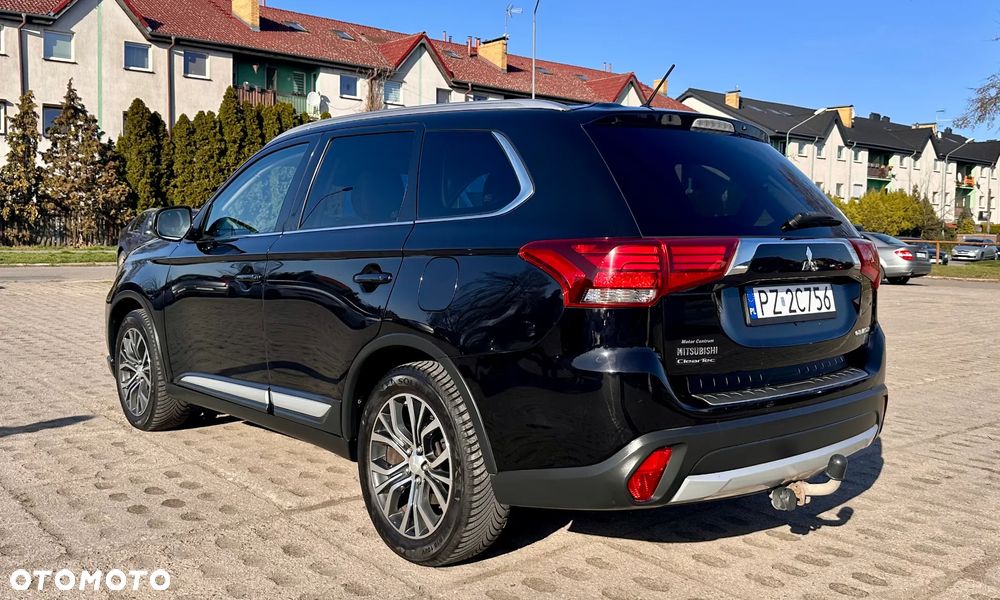 Mitsubishi Outlander - 4