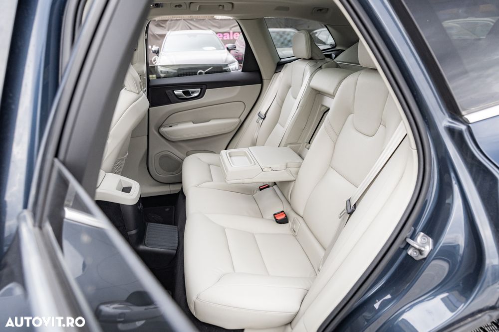 Volvo XC 60 Recharge T6 Twin Engine eAWD Inscription Expression - 11