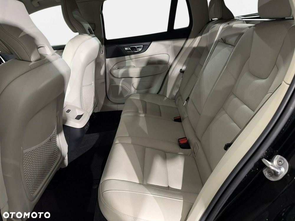 Volvo V60 Cross Country - 15
