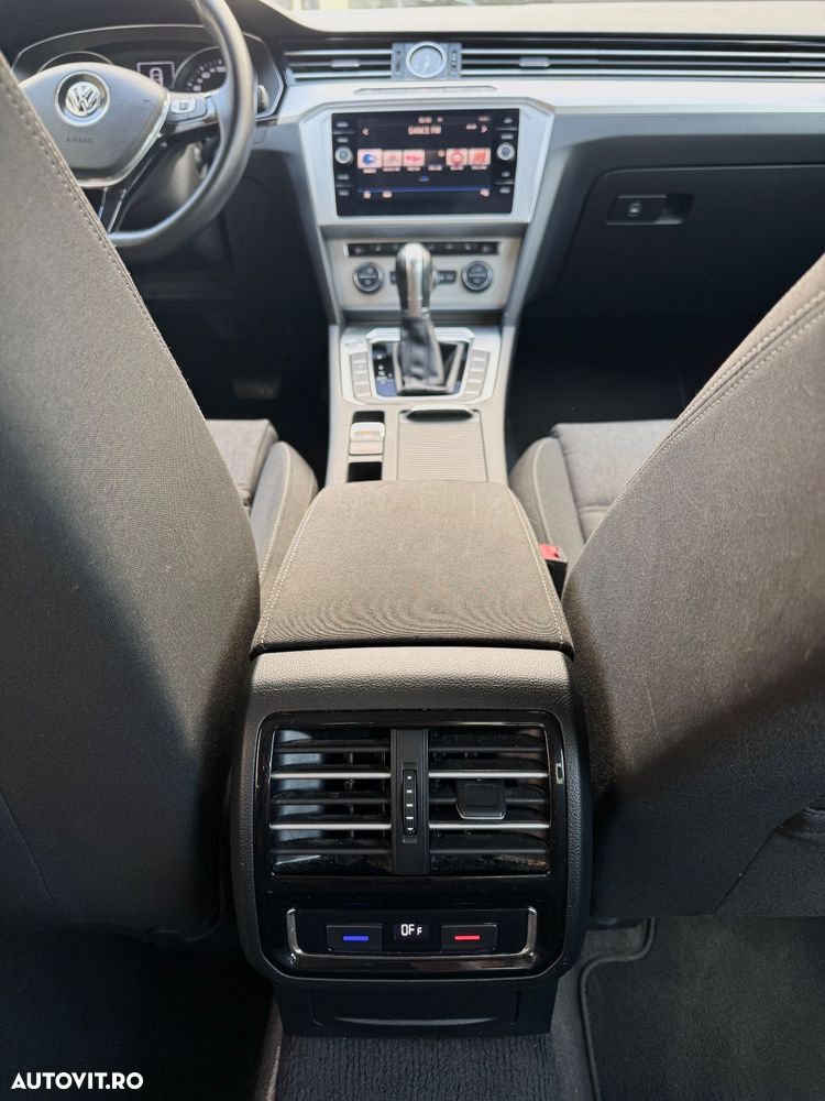 Volkswagen Passat Variant 2.0 TDI DSG Highline - 11
