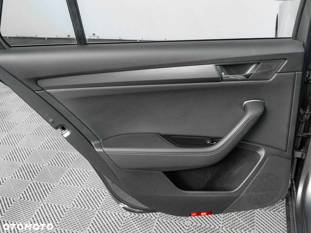 Skoda Superb 2.0 TDI SCR Style DSG - 23