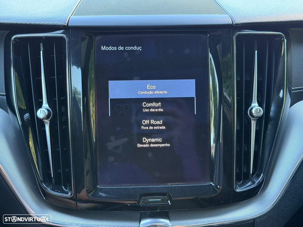 Volvo XC 60 2.0 D4 R-Design AWD Geartronic - 60