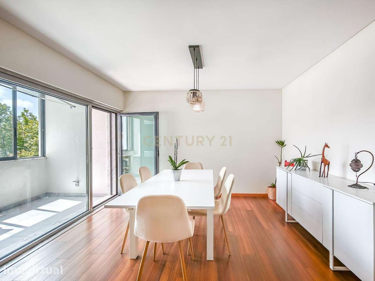 Apartamento T2 de referência na Pontinha com garagem e mais de 100m² - Grande imagem: 4/32