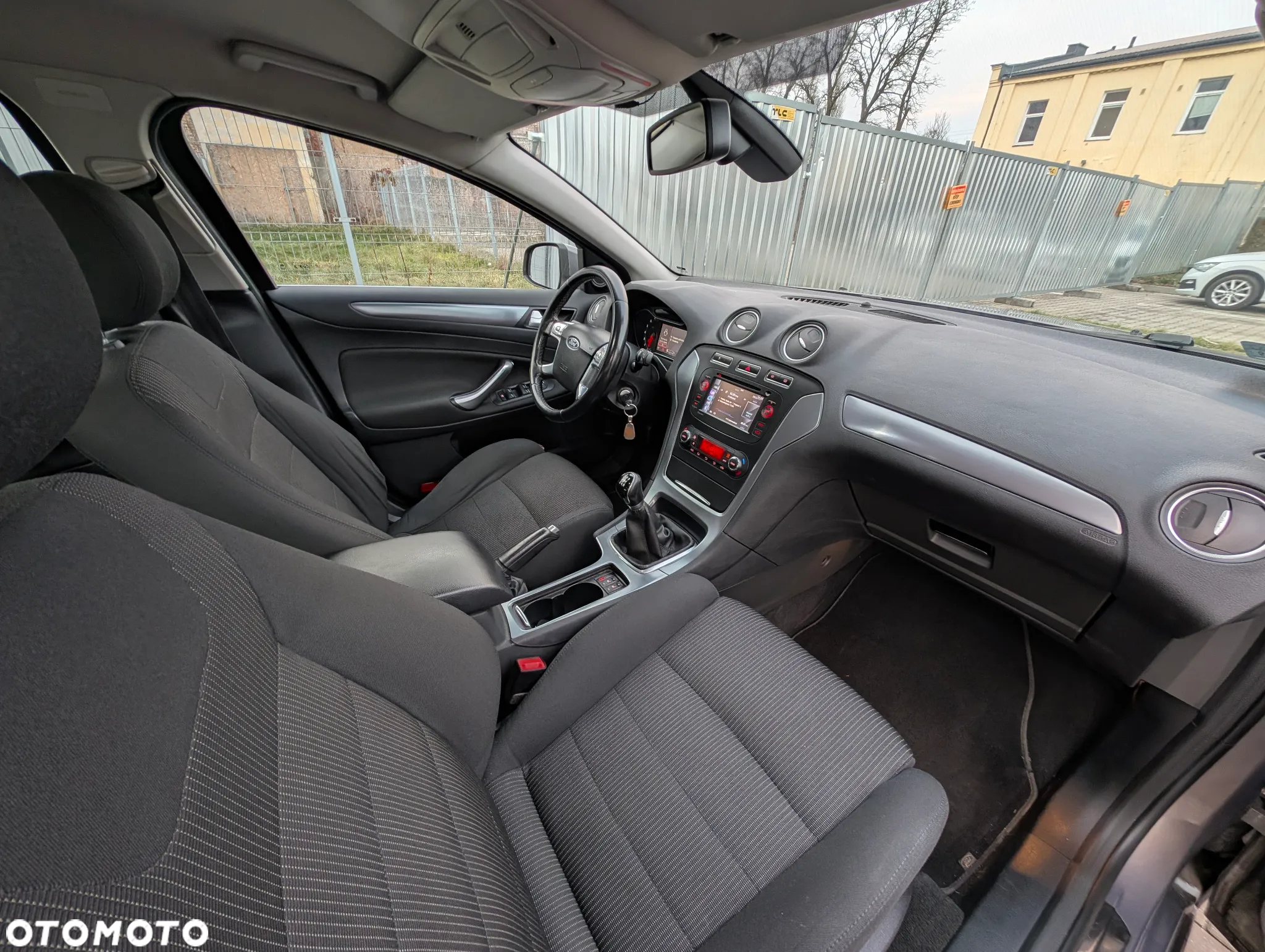 Ford Mondeo - 25
