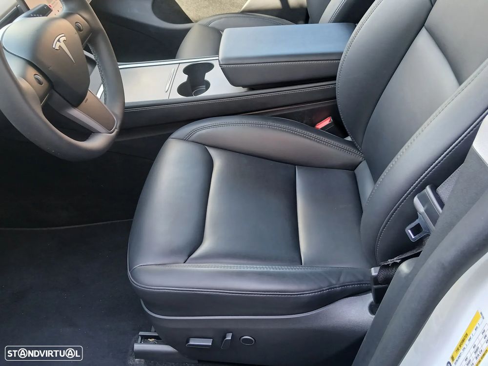 Tesla Model Y Long Range Dual Motor AWD - 11