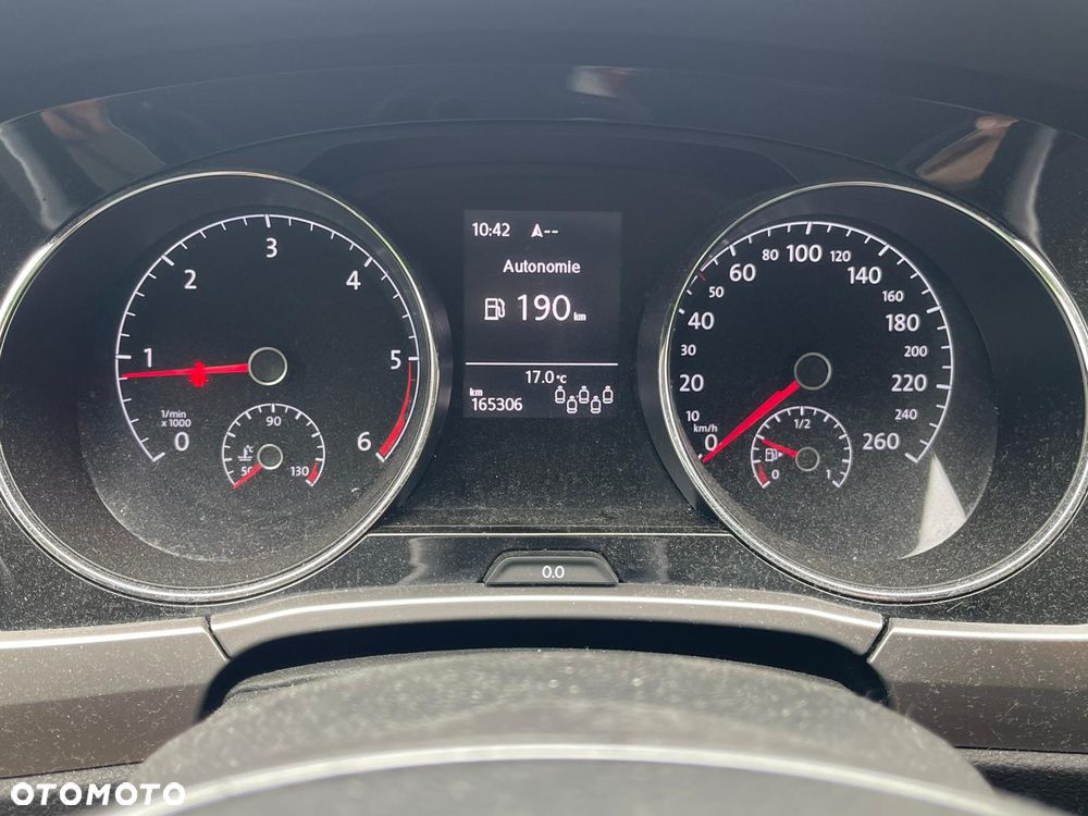 Volkswagen Touran - 16