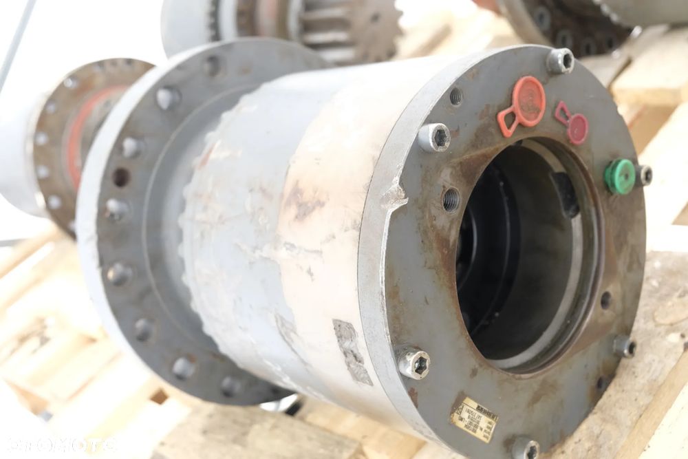 reduktor obrotu SAT 275/261 liebherr R906,R916,R922,R924,R926 gąsienicowe - 5