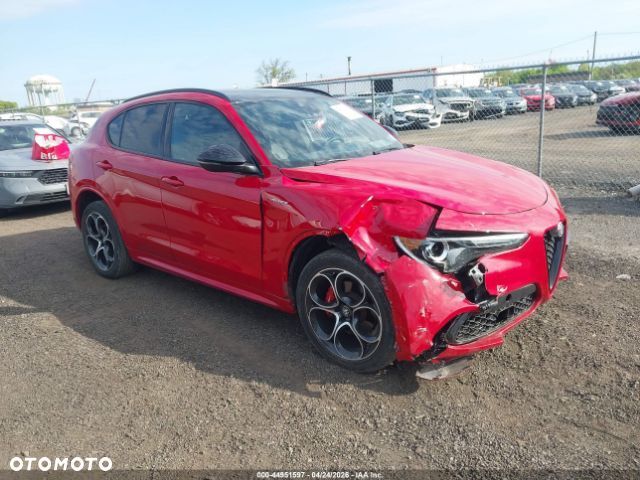 Alfa Romeo Stelvio 2.0 Turbo 16V AT8-Q4 Veloce - 3