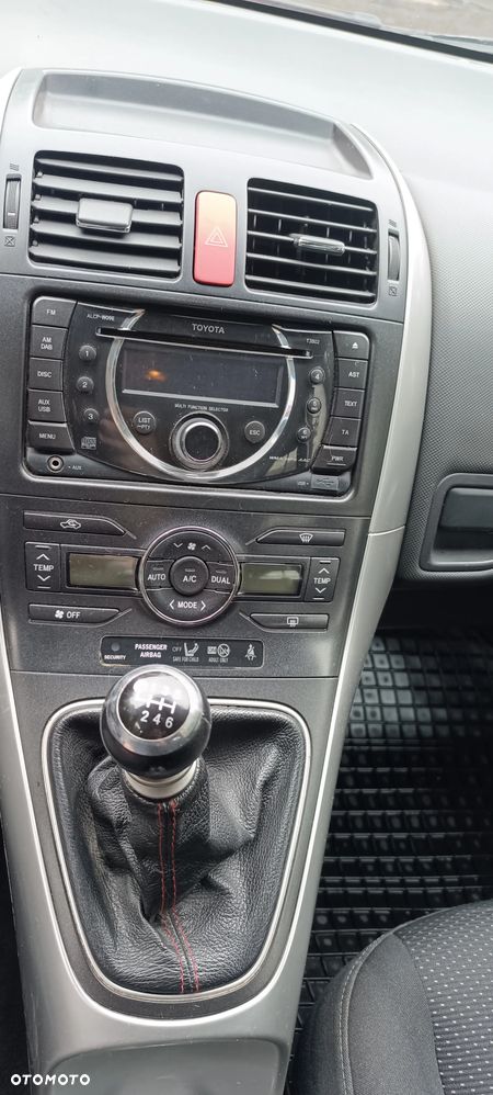 Toyota Auris 1.6 Luna - 9