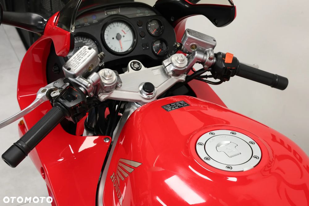 Honda VFR - 15
