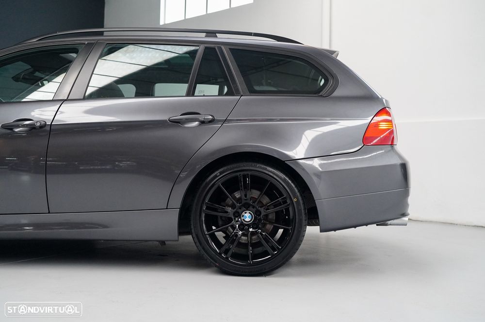 BMW 320 d Dynamic - 17