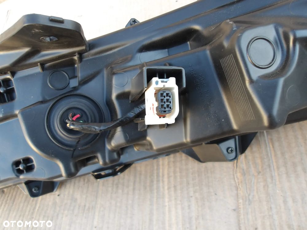 LAMPA PRAWY PRZOD FULL LED MITSUBISHI ECLIPSE CROSS LIFT - 15