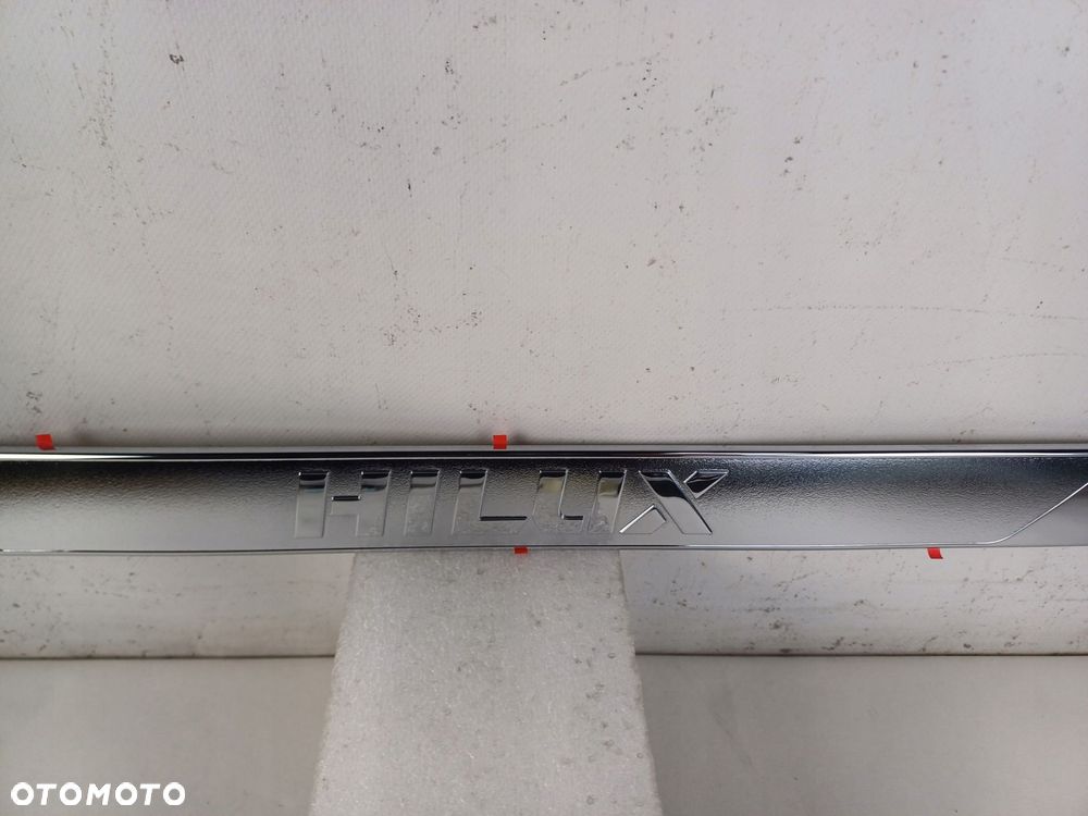 listwa chrom zderzaka przedniego przód toyota hilux viii 20- - 5