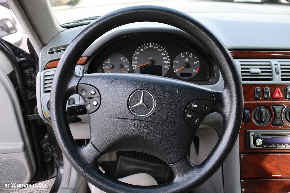 Mercedes-Benz E 220 - 13