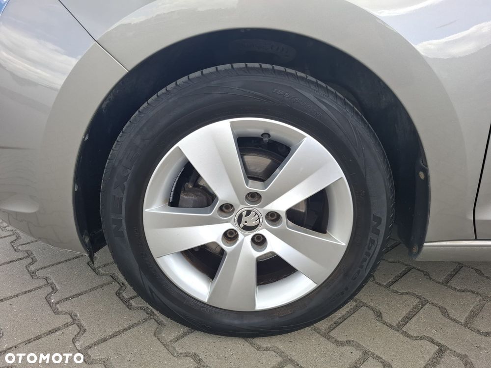 Skoda RAPID 1.0 TSI Active - 9