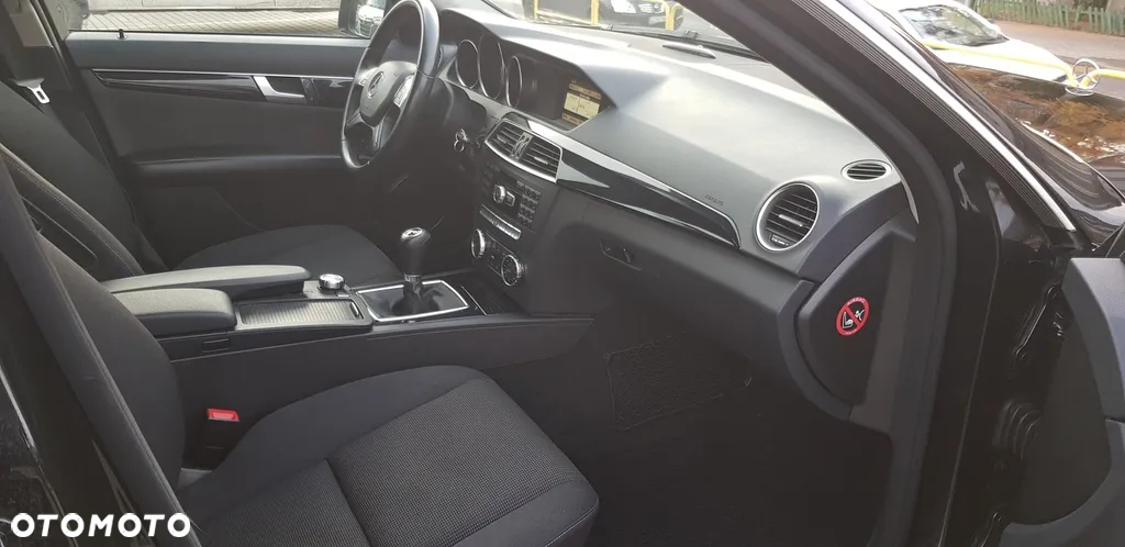 Mercedes-Benz Klasa C 180 T CGI BlueEFFICIENCY - 15