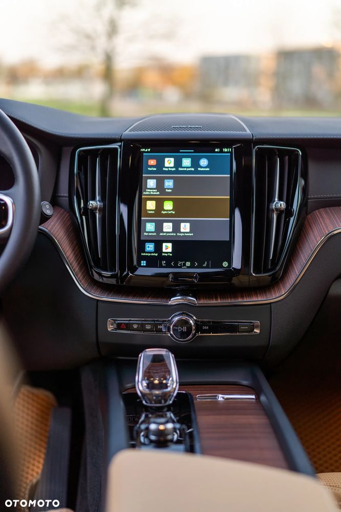 Volvo XC 60 T8 Plug-In Hybrid AWD Ultimate Dark - 28