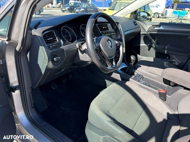 Volkswagen Golf - 10