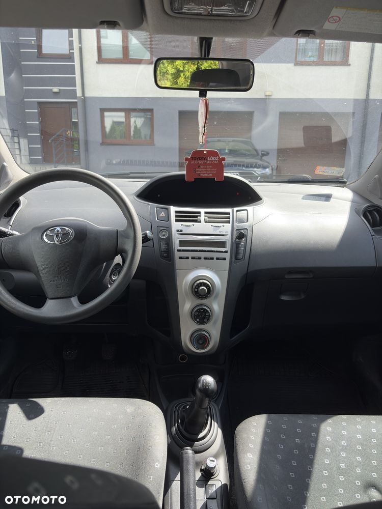 Toyota Yaris 1.3 Terra - 9