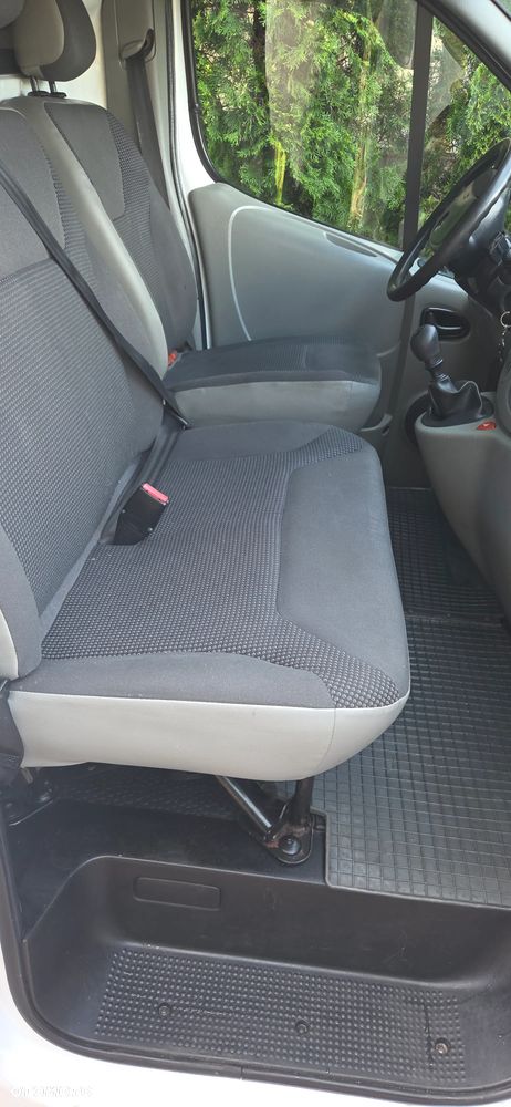 Opel VIVARO 2.5 dci - 9