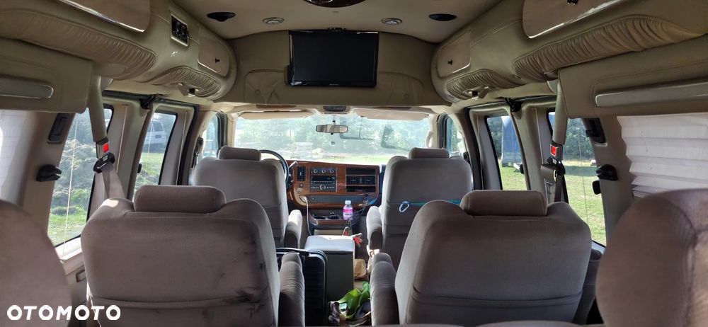 GMC Savana - 6