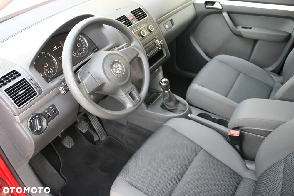 Volkswagen Touran - 12