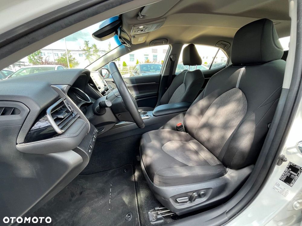 Toyota Camry 2.5 Hybrid Comfort CVT - 23