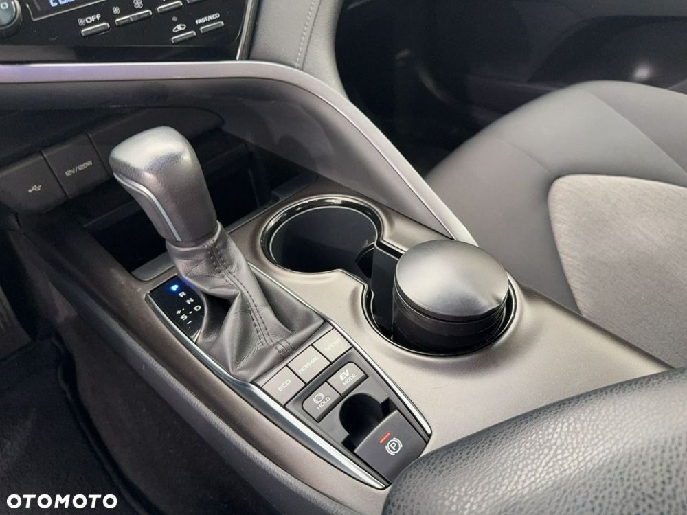 Toyota Camry - 18