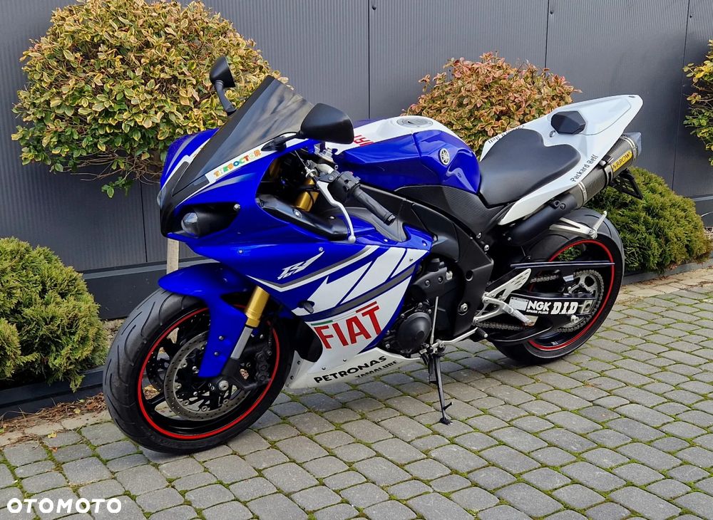 Yamaha R1 - 4