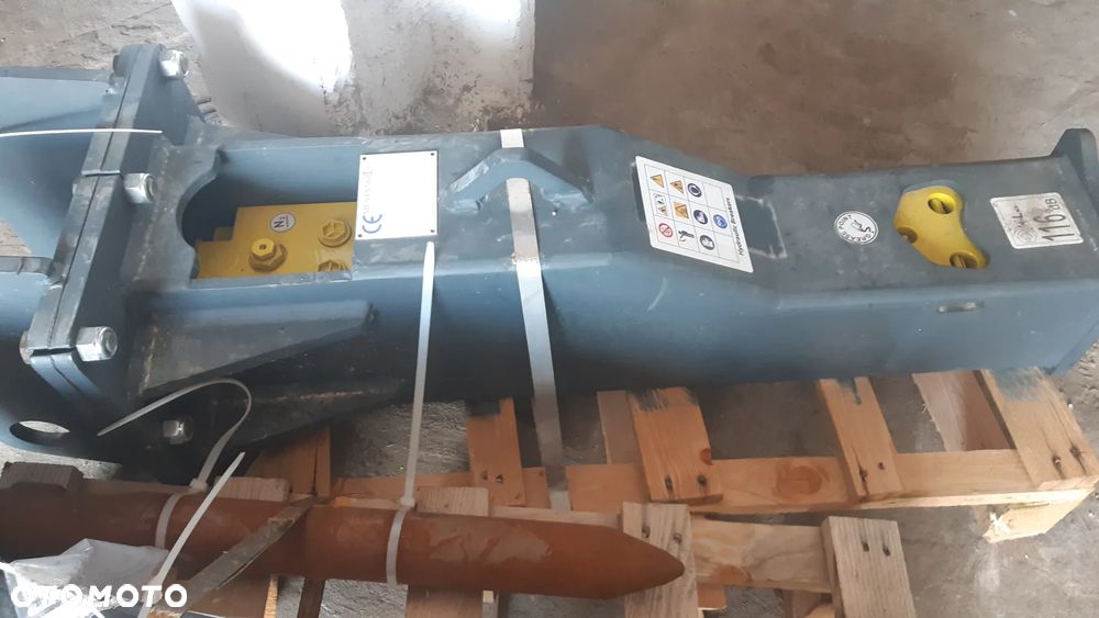 Młot wyburzeniowy HM 250 Mustang do koparki 3-8 T, waga 255 kg - 1