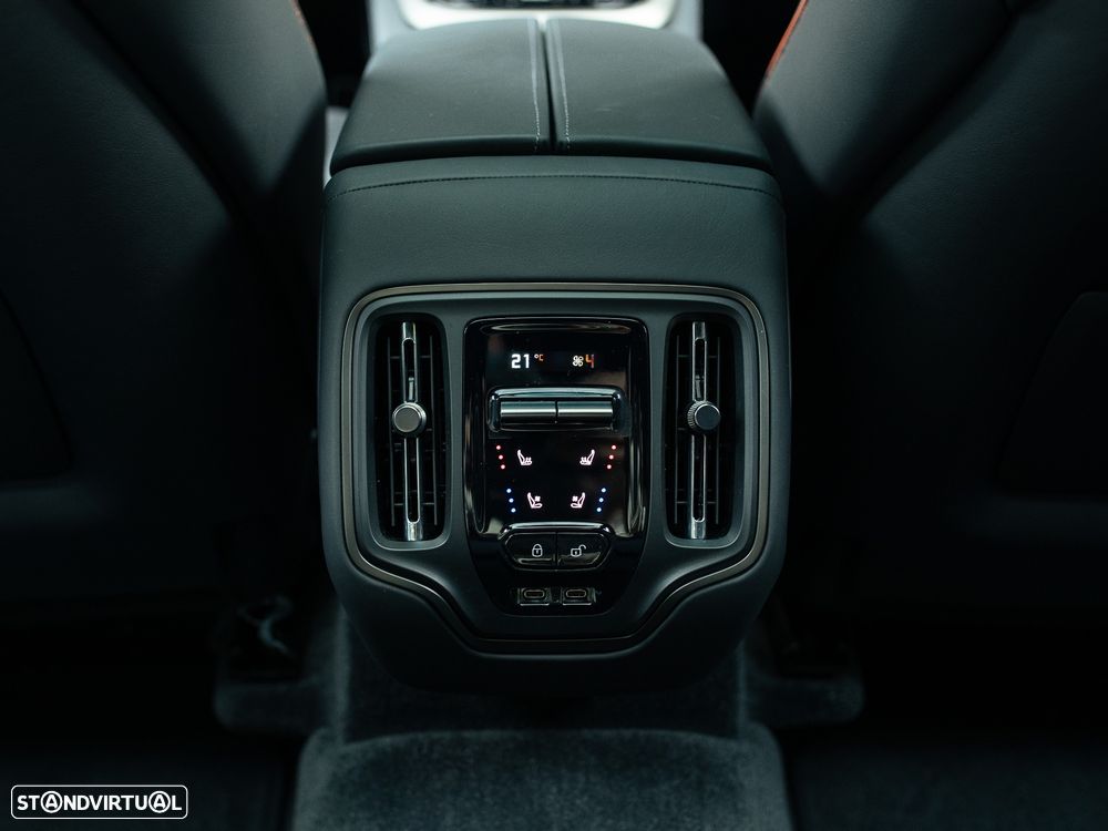 Aston Martin DBX 707 - 28