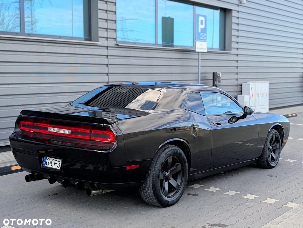 Dodge Challenger - 12