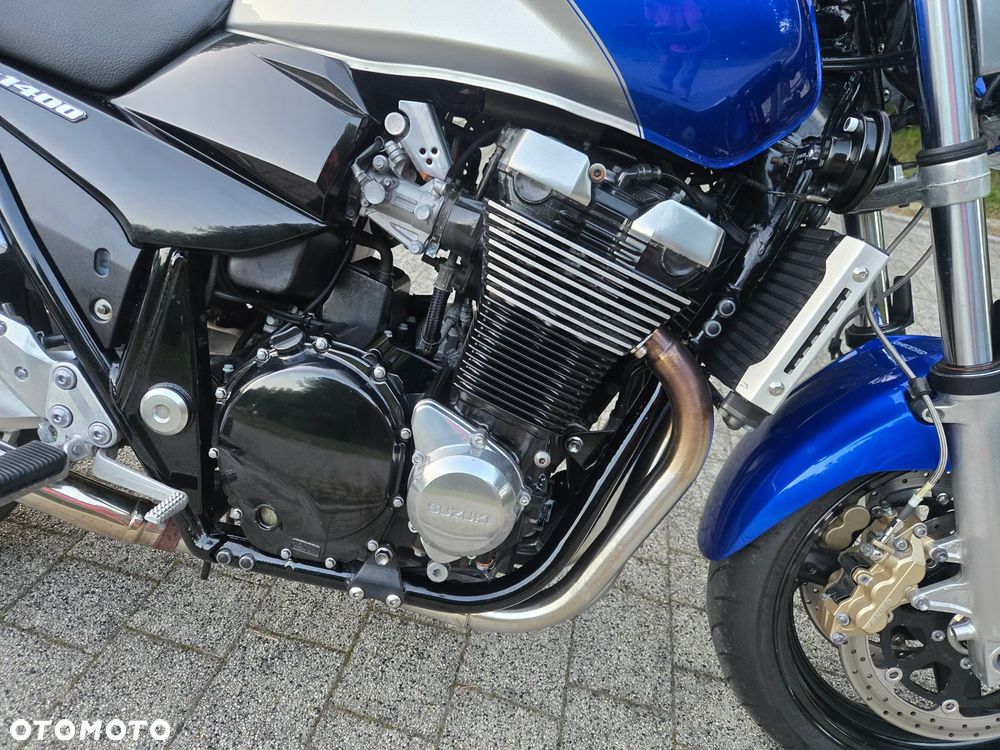 Suzuki GSX - 16